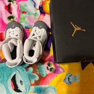 Jordan 6 Rings "White/Cool Grey" Toddler Shoe.